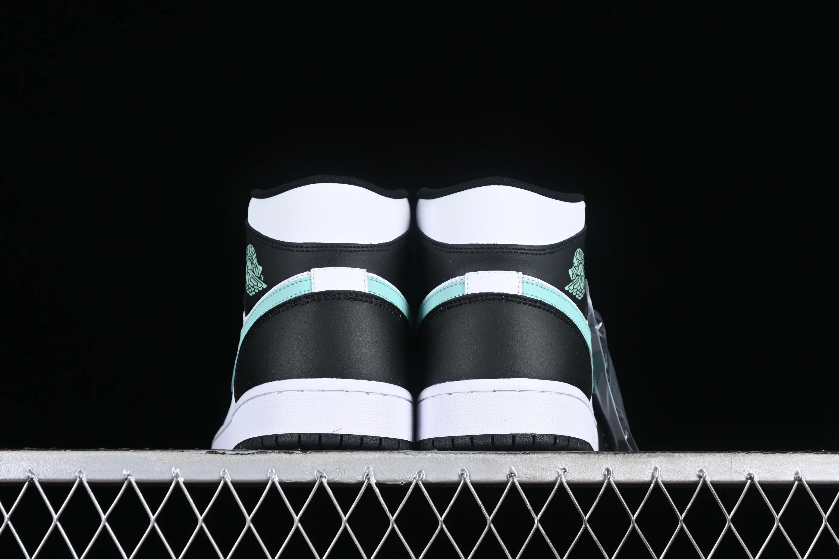 All categories Air Jordan Jordan series basketball shoes Air Jordan 1 Mid Air Jordan 1 Mid AJ1 Joe 1 white black green Chinese culture and leisure sneakers DQ8426-103